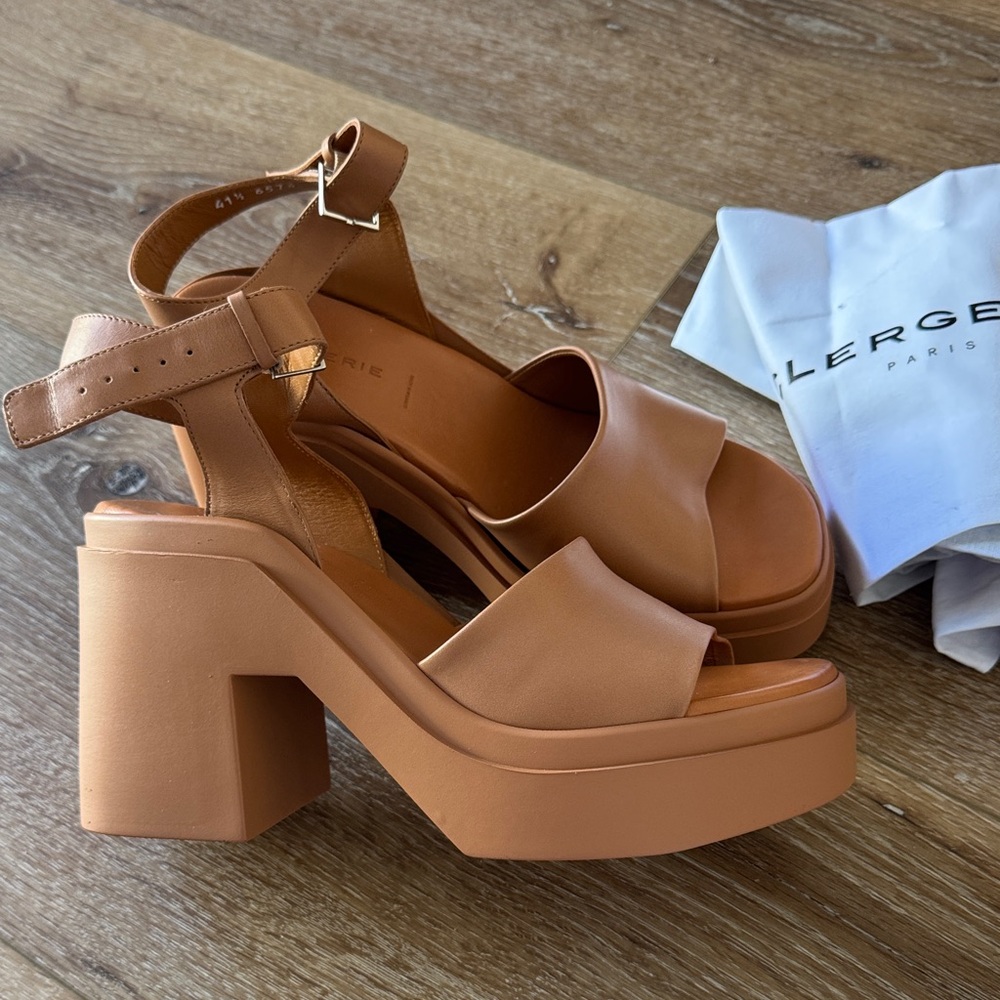 Robert Clergerie Nelio Sandal Tan size 41.5 NWT